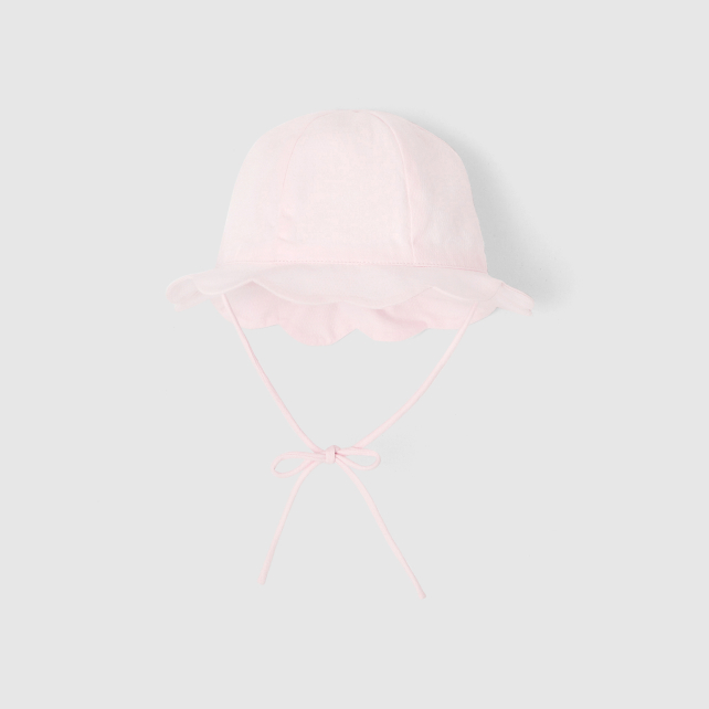 Baby girl scalloped hat Baby girl scalloped hat