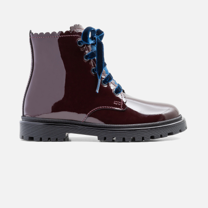 Girl boots in patent leather