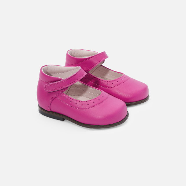 Baby girl patent leather Mary Janes Baby girl patent leather Mary Janes