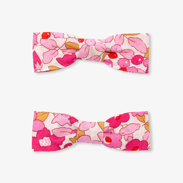 Girl click-clack barrettes duo Girl click-clack barrettes duo