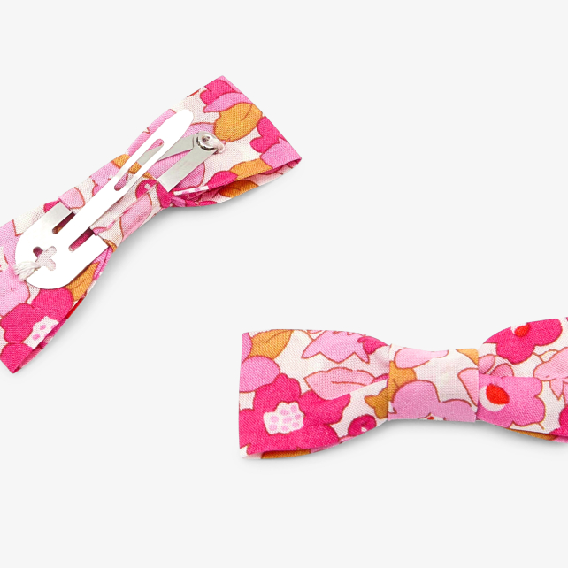 Girl click-clack barrettes duo Girl click-clack barrettes duo