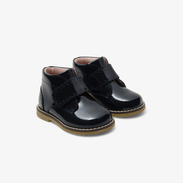 Baby girl first steps booties Baby girl first steps booties